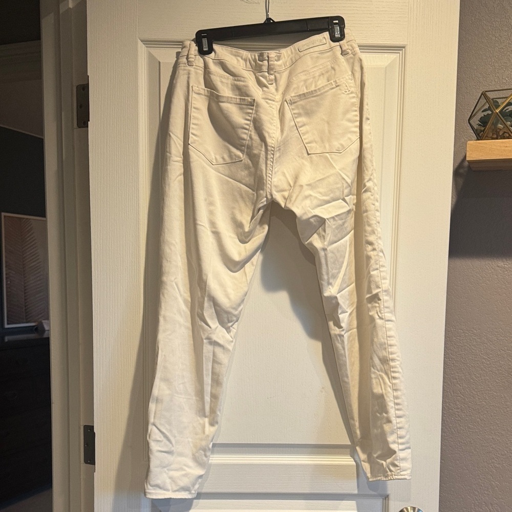 Articles Of Society Women's Skinny Jeans in white - Picture 5 of 6